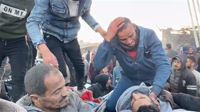 اعتراف إسرائيلي بإطلاق النار على تجمع الأهالي في غزة لتلقي المساعدات