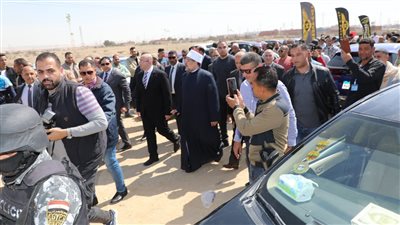 محافظ بني سويف ووزير الأوقاف يفتتحان التشغيل التجريبي لسوق السيارات على مساحة 2 فدان 