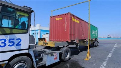 بعد توفير الدولار.. الإفراج الجمركي عن مئات الحاويات المحملة بالبضائع بميناء السخنة | بث مباشر