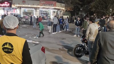 وسط الشارع.. مشاجرة وتبادل للزجاجات والحجارة في العجوزة | صور 