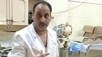 قبطي يبيع كحك العيد داخل مخبزه بالفيوم: عادة عن أبويا والإقبال كبير من إخوتنا المسلمين| بث مباشر 