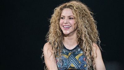 دخلت الطوارئ.. إلغاء حفل النجمة العالمية شاكيرا بسبب أزمة صحية