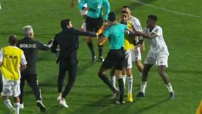 اتحاد الكرة يطالب بالتحقيق في واقعة الاعتداء على الحكم محمد معروف بالكونفدرالية | بث مباشر