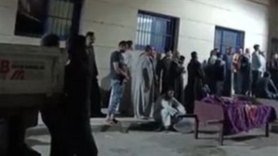 أهالي شاب توفي خلال فض مشاجرة في أول أيام العيد بالمنيا ينتظرون خروج جثمانه من المشرحة| بث مباشر 