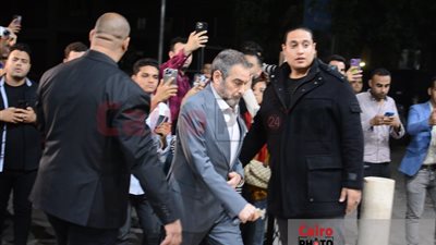 أحمد عبد العزيز ومحمد الغيطي ومحمد أبو داوود يقدمون واجب العزاء في شيرين سيف النصر