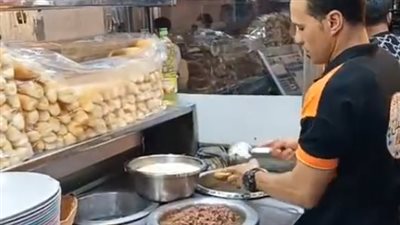الساندوتش بـ 5 جنيه.. صاحب أشهر محل كبدة في السويس بعد إعادة فتحه: مكسبي في البيع الكتير| بث مباشر 