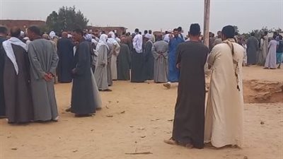 تشييع جنازة 4 أشخاص لقوا مصرعهم في مشاجرة بسبب قطعة أرض بأسيوط| بث مباشر