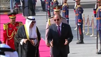 الرئيس السيسي يستقبل أمير الكويت بمطار القاهرة | بث مباشر 