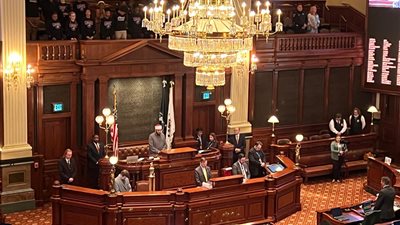 افتتح جلسات النواب لولاية إلينوي الأمريكية.. الشيخ حسن مصطفى لـ القاهرة 24: الجميع وقف وأنصت احترامًا للقرآن