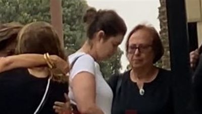 بحضور إياد نصار.. تشييع جثمان والدة يسرا اللوزي من مسجد عمر مكرم | بث مباشر