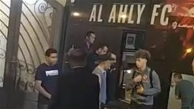 وصول حافلة الأهلي إلى فندق الإقامة بكفر الشيخ استعدادًا لمواجهة بلدية المحلة | بث مباشر