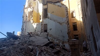 انتداب فريق فني للمعاينة.. 5 إجراءات عاجلة حول انشطار عقار العطارين وسط الإسكندرية
