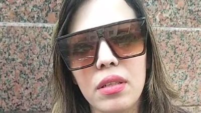 دفاع الفنانة انتصار بأولى جلسات محاكمتها بتهمة سب سايس: بيشهر بيها عشان يجري ورا الشهرة | بث مباشر
