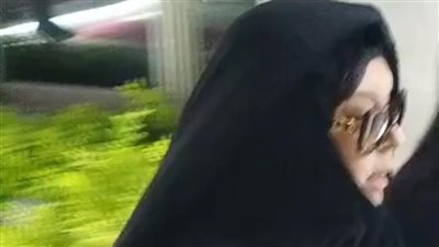 بالحجاب.. فيفي عبده تقدم واجب العزاء في زوجة أحمد عدوية وابنتها تنفعل بسبب التزاحم