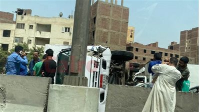 إصابة 3 أشخاص بحادث تصادم سيارة نقل بأخرى ملاكي أعلى الطريق الدائري| بث مباشر 