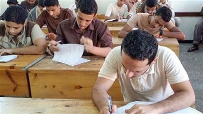 آراء طلاب الدبلومات الفنية في الأقصر بعد امتحان الفيزياء: كان سهل بس الأسئلة طويلة | بث مباشر