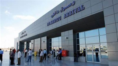 مطارا الغردقة ومرسى علم يستقبلان 15 ألف سائح اليوم | بث مباشر
