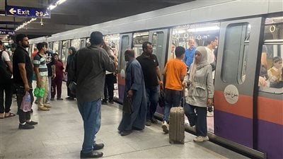عودة حركة المترو بـ خط شبرا المنيب بعد توقفها لدقائق