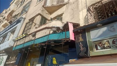 كان نائما بداخلها.. سقوط شرفة عقار برجل مسن بالإبراهيمية وسط الإسكندرية