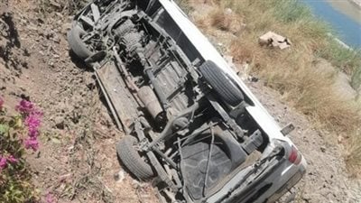 تفاصيل إصابة 15 شخصا في انقلاب ميكروباص بقنا | بث مباشر 