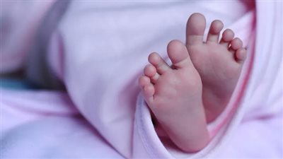 حبتها لما شفتها.. صغيرة تختطف رضيعة عمرها أسبوعان من منزلها بالعمرانية