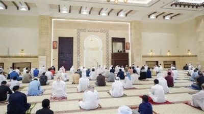 بسبب ارتفاع درجات الحرارة.. السعودية والإمارات تقصران مدة خطبة وصلاة الجمعة| بث مباشر
