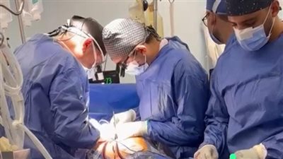 إنقاذ حياة مريض بعملية جراحية دقيقة لاستبدال الشريان الأورطي بمستشفيات جامعة القناة