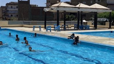 أبرزها عدوى الأذن.. تحذيرات من أمراض مرتبطة بـ حمامات السباحة