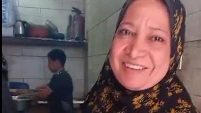قصة كفاح أرملة تعمل بمحل مشويات في أسيوط: مكنش ليا مصدر دخل بعد وفاة زوجي/ بث مباشر 