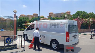 وصول جثمان نجل الفنان عزت العلايلي إلى مسجد الشرطة لأداء صلاة الجنازة 