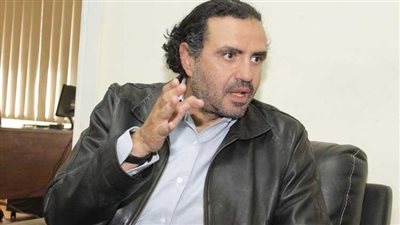 صلاة الجنازة على محمود العلايلي بمسجد الشرطة بالشيخ زايد | بث مباشر