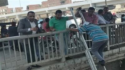 بعد الهبوط المفاجئ.. إغلاق كوبري كفر شكر لإصلاحه | بث مباشر 