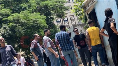 نجوم الفن يساندون أسرة الفنان تامر ضيائي أثناء انتظار خروج جثمانه من المشرحة | بث مباشر