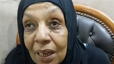 انهيار والدة ضحية زوجها بالغربية خلال جلسة محاكمته: مش مجنون وكان بيصورها خلال العلاقة| بث مباشر
