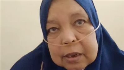 مسنة تستغيث من تعرضها لتشخيص طبي خاطئ: الدكتور إداني علاج برد وكان عندي تليف رئوي│بث مباشر 