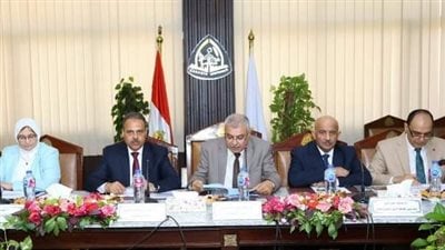 محافظ الشرقية: فحص ملفات مباني الحوادث والسلام بمستشفيات جامعة الزقازيق
