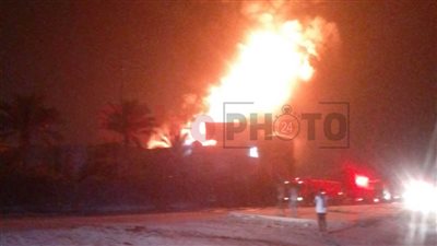باستخدام 25 سيارة إطفاء.. السيطرة على حريق مصنع تنر بأكتوبر| صور وفيديو