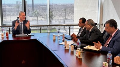 وزير البترول يوجه بتنمية الحقول التي مر عليها 50 عاما بالسويس والبحر الأحمر