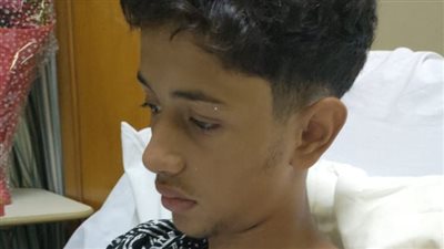 قطعولي كف إيدي.. أول ظهور للسباح مالك ضحية التعدي من مجهولين أمام نادي دريم| فيديو