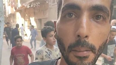 شاهد عيان على انهيار عقار الساحل: صاحب البيت كان بيعمل فيه إصلاحات وقعته | بث مباشر 