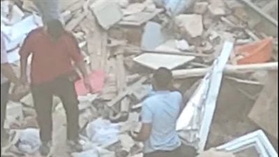 بينهم فتاة صغيرة وسيدتان.. الحماية المدنية تنجح في استخراج جثامين سكان عقار الساحل| بث مباشر 