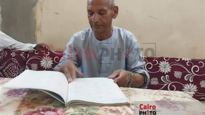 بعد حصوله على 77.68%.. مسن يكشف تفاصيل تفوقه في الثانوية العامة بسوهاج: كنت بستلف الكتب وبذاكر في الغيط|صور