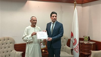أكبر طالب ثانوية عامة بسوهاج: نائب المحافظ كرمني.. ومش مصدق نفسي من الفرحة| صور
