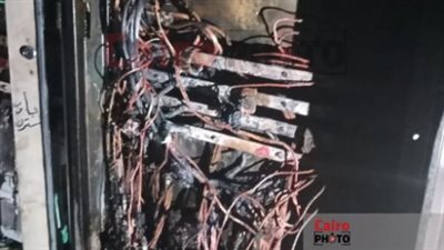 الحماية المدنية تسيطر على حريق التهم عدادات الكهرباء داخل عقار بالمنيا | بث مباشر