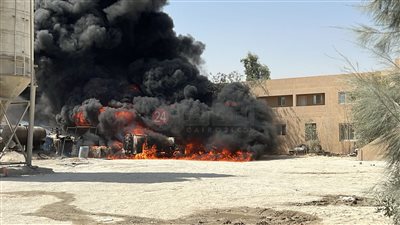 الحماية المدنية تسيطر على حريق سيارة محملة بالسولار داخل مصنع في أكتوبر
