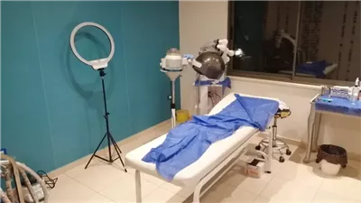تبيع أدوية مجهولة المصدر.. التحقيق مع سيدة انتحلت صفة طبيبة جلدية وتجميل في مصر الجديدة