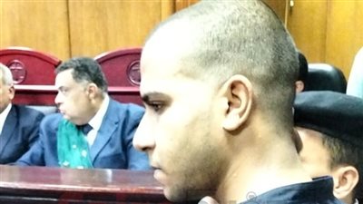 حلاقة ميري وكلابشات.. صور ترصد ظهور عصام صاصا بالبدلة الزرقاء خلال محاكمته