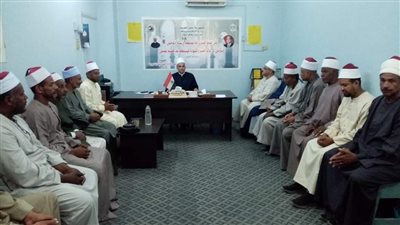 وكيل أوقاف أسوان يجتمع مع مديري الإدارات الفرعية 