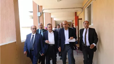 لمنع الكثافة.. وزير التعليم يتأكد من كشوفات الطلاب داخل الفصول بسوهاج | فيديو