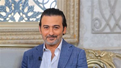 أحمد عزمي يوجه رسالة لزملائه المبتعدين عن الوسط الفني